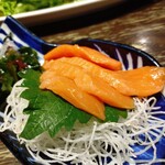 笑笑 - サーモン刺し(548円)