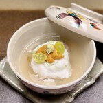 御宿かわせみ - 進肴『甘鯛かぶら蒸し』癖がなく滋味豊かな甘鯛と海老芋とキクラゲ。フワッと食感にたっぷりの銀餡に生雲丹の豪華トッピングです。