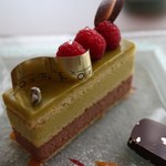 ショコラティエ パレ ド オール - ピスタチオのケーキ