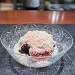奈良屋町 青 - ◆唐津・富田農園さんの皮まで頂ける「黒無花果」、 フォアグラのテリーヌを凍らせて削った品がたっぷりかけられています。