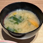 キッチン だるま - 唐揚げ定食の味噌汁