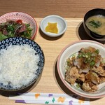 キッチン だるま - 唐揚げ定食（おろしポン酢）ライス大盛り 税込950円（R6.8時点）
