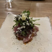セミーナ - イナダと山わさび、ナスのカポナータが下に隠れています