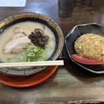 長浜らーめん - とんこつ白の黄金セット　1150円❗️