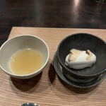 middle - 松茸のアイスクリームと栗の蜂蜜とお酢のスープ