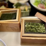御宿かわせみ - 海苔は焼き立てパリパリ食感が楽しめるように炭焼きの器で提供が嬉しい♡こんなの初めて✩.*˚香り、最高！