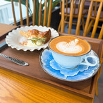 まるき 自家焙煎 Dish feat.Coffee&Tea - カフェラテとアップルタルト