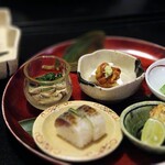 板室温泉 大黒屋 - 前菜　松茸　ゆきやなぎ　秋刀魚寿司　虎魚唐揚げ