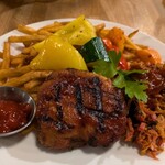 Midtown BBQ Mie - 名物バーベキュープレート ＋2サイド