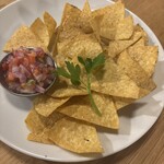 Midtown BBQ Mie - フレッシュサルサ＆チップス