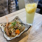 谷中銀座 写楽 - 牛すじ煮込み、ジンベースの生レモンサワー