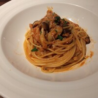 アクイロット - 秋のきのことツナのトマトソースのパスタ