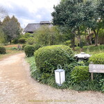 栗のいえ - 正門入った処から庭園内景観