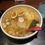 中華蕎麦 金魚 - ワンタン麺 中盛 with味玉