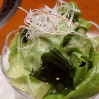 松阪牛炭火焼肉 東海亭 - 特製サラダ(取り分け済)