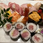 喰い切り鮨 のぶ - 鮨ランチ（サラダ、椀物付き）の中の
      上にぎり　一人前八貫＆巻物　税込2,300円