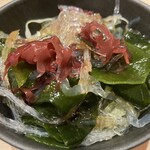 喰い切り鮨 のぶ - 海藻とキャベツのサラダ