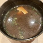 喰い切り鮨 のぶ - 赤だし〜魚の味がしっかりしてます