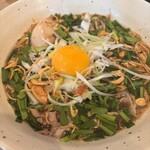 肉そば はっち - ニラそば。店前の写真ではわからないけどニンニクチップガッツリです。営業途中なら避けましょう笑