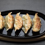 自家制味自慢手造り餃子（5個入り）