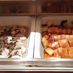 ブラスリー ハーモニー - 鶏むね肉のノルマンド リンゴ酒クリームソース、ローストポーク大根ソース