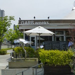 GARB weeks - 左手は東洋陶磁器美術館。左手は、川。