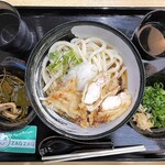 丸亀うどん 大手門 - とり天ぶっかけ(冷)¥580内、佃煮¥0、天かす¥0、ねぎ¥0　美味い。コシがある。うどん小(1玉)中(1.5玉)大(2玉)まで同価格。
