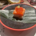 銀座和乃匠 - ますのすし、いくらを添えて