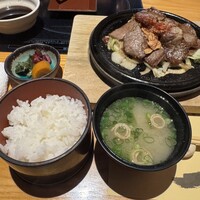 華蓮  大阪心斎橋店 - A5ランク鹿児島黒牛鉄板焼き　全体