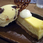 アプランティ - 白い生チョコ風チーズケーキ・ラムレーズンアイス付き