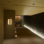 鮨　かねさか - 鮨かねさかに行くには、エレベーターを降りて、こちらに向かう・・覚えておかないとややこしい(^_^;)