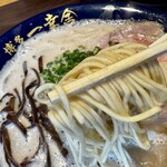 博多一幸舎 総本店 - 平打ち麺