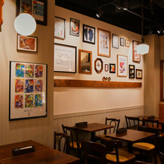 アクセス性抜群！気軽に立ち寄れるおしゃれな店内