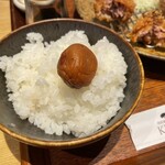 とんかつ けい太 - 卓上の梅干し