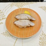 活魚廻転寿し 水天 - 料理写真:季節のにぎりり・寒さわらの岩塩炙り