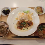 トーコーキッチン - チキン南蛮タルタルソース 副菜二品、豚汁 ご飯