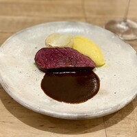 セミーナ - メイン：白糠産蝦夷鹿のロースト
                    野菜：炊きたてポレンタ（栗山産）
                    野菜：芽室自然菜園ふたばのカブのロースト