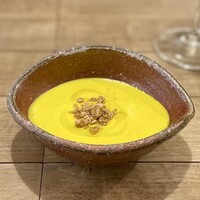 セミーナ - おまかせ前菜：かぼちゃのパッサータ
                    杏仁のアマレッティがほんのり甘くて名脇役！