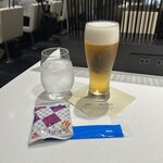 ANAラウンジ - ビールと炭酸水