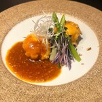 イタリアン チャイナバル村塾 - ★温前菜★
      エビのフリット
      （エビマヨ、エビチリ）
      紫キャベツ、ほうれん草、アスパラ、レッドスプラウト、白葱、アーモンド