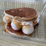 正田茶房 欒 - みたらし生ドラ（テイクアウト）
                                正直、持ち辛い…です。手が確実に汚れます笑