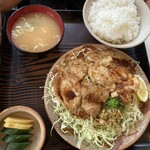 とんかつよしえ - しょうが焼定食