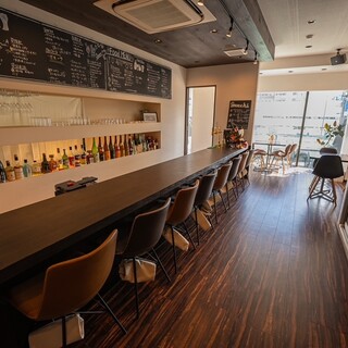 【アクセス抜群】隠れ家のような落ち着いた雰囲気の店内！
