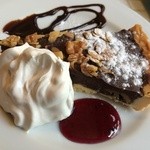 Cafe FLEUR - スイートチョコとローストナッツのタルト♥︎