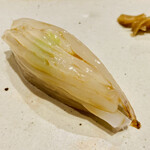 すしやのたい悟 - ヤリイカ　飾り包丁で引き出されるイカの甘さ。