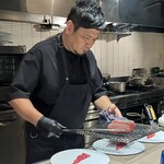 katecuore - カルパッチョ　塩のみで吊るし熟成された10歳経産牛　カットされ最後に炭で炙る