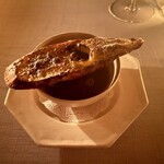 maison owl - スープドポワソン　河豚と甘鯛など　バケットルイユ付き