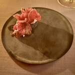 maison owl - 北海道マンガリッツァポーク肩肉のプロシュート　カッテージチーズ　黒イチジク　オリーブオイル