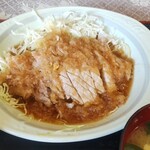 ドライブイン三陸 - 生姜焼きのお肉アップ　お肉が見えるように大根おろしを少し寄せています