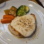 キッチン ブルー グローブ - メカジキのポワレのアップ